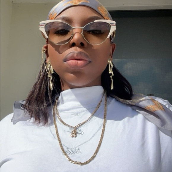 💯 - Authentic Gucci Ivory and Gold/ Green Gradient GG0522S Cat Eye Sunglass… - Picture 4 of 13